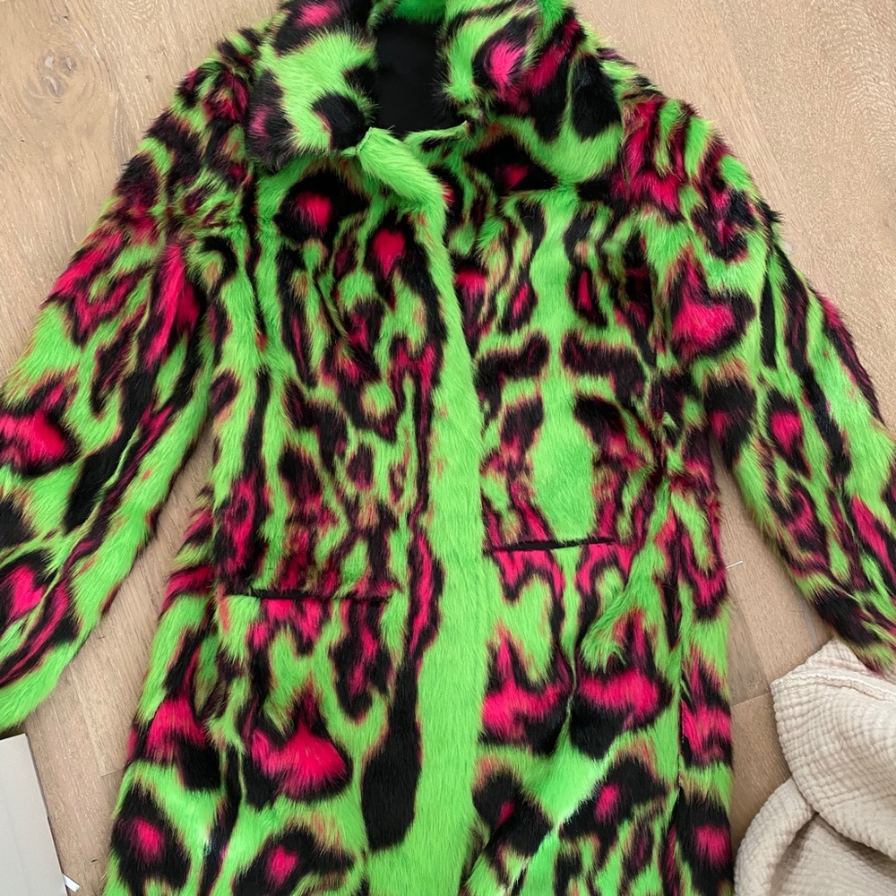 Guess 2020 green pattern fur trench